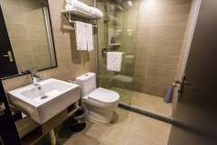 lovepik-a-simple-bathroom-in-the-hotel-picture_500664186